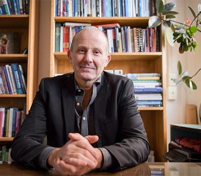 headshot of Demian Hommel