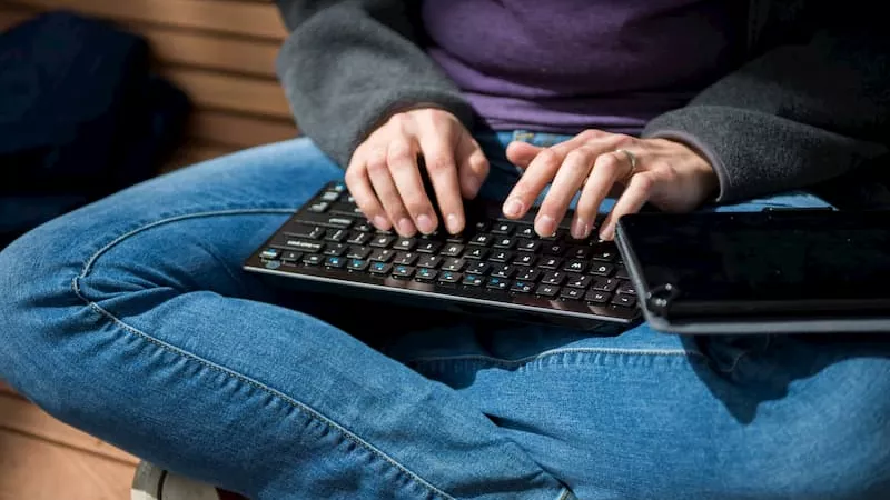 student using a keyboard