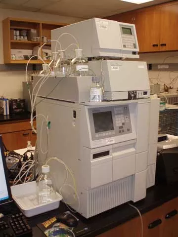 High-performance liquid chromatography (HPLC) analyzer