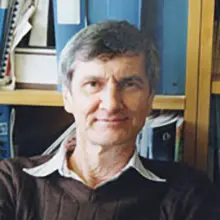 headshot of Roland De Szoeke