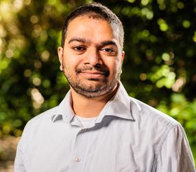 headshot of Vinay Ramakrishnan
